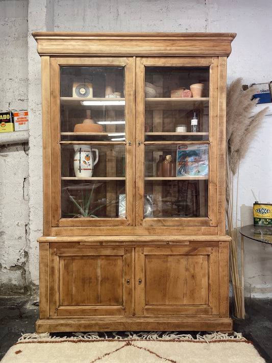 Vaisselier / vitrine ancienne en bois massif, décapée