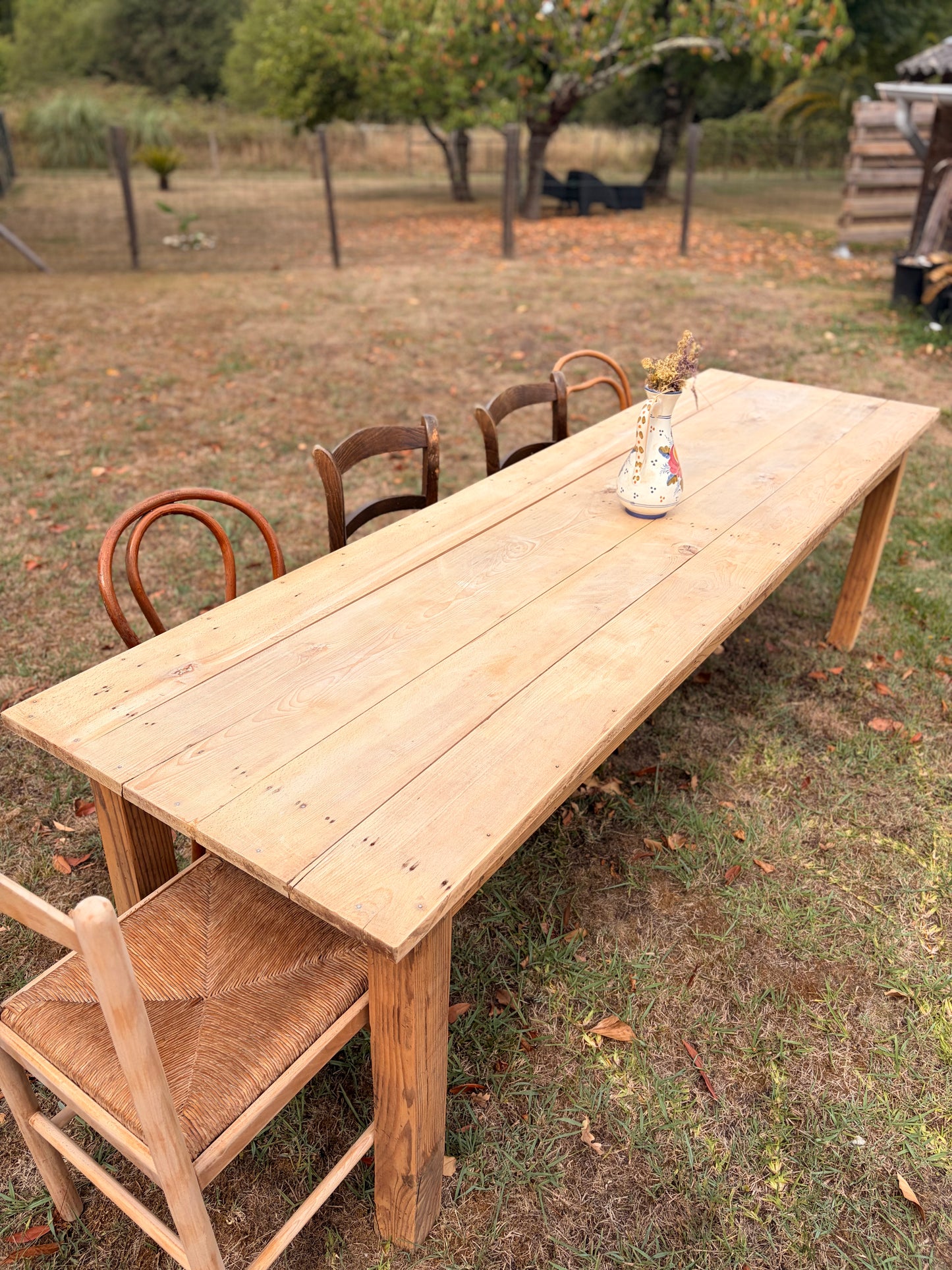 Grande table de ferme ancienne en bois massif 250 cm | Table de restaurant vintage – Pépiterie