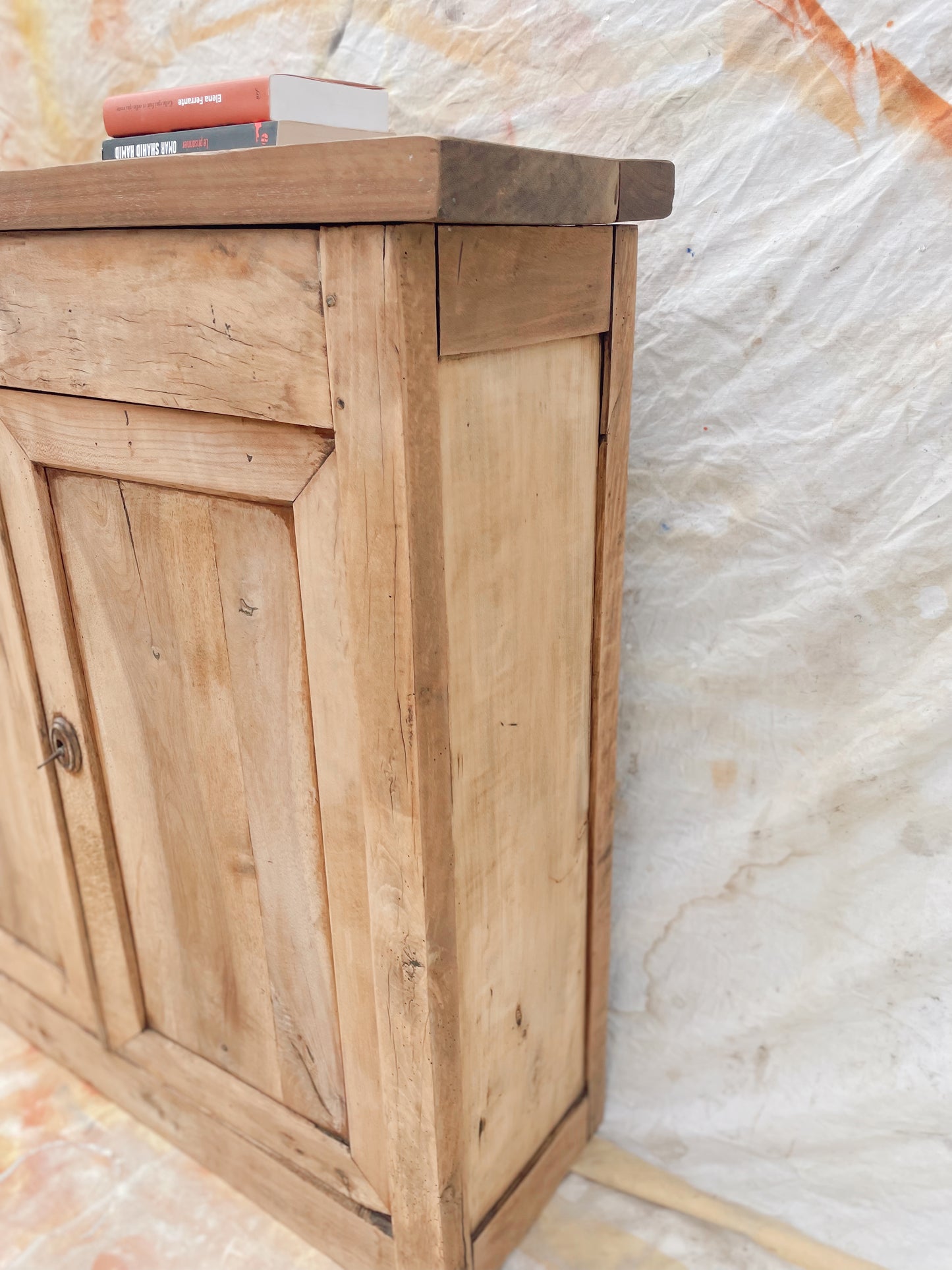 Buffet vintage en bois massif – entièrement décapé