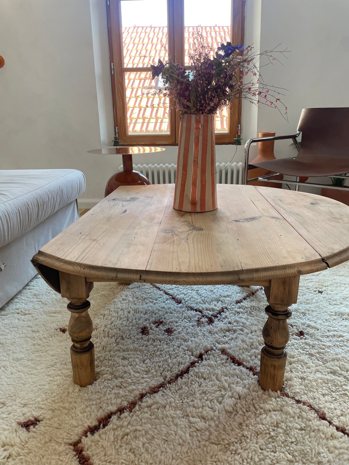 Table basse ancienne modulable en bois massif avec abattants — charme rustique authentique