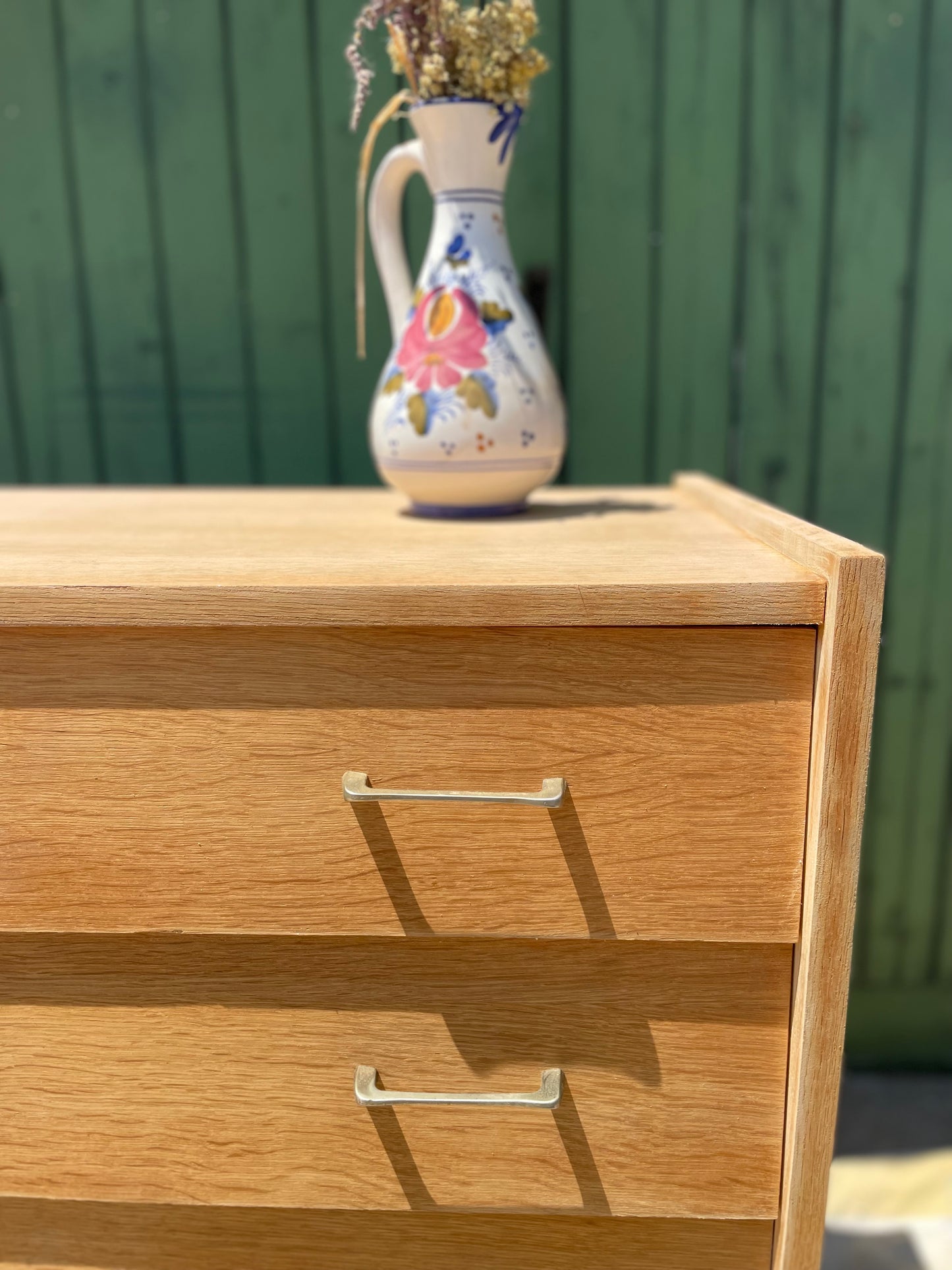 Commode vintage bois décapé pieds fuseaux