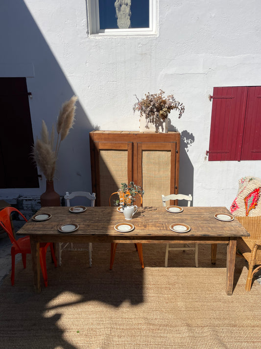Table de Ferme Basque — L’Âme des Grandes Tablées
Pin des Landes · Fin XIXe siècle · 230 × 75 × 75 cm