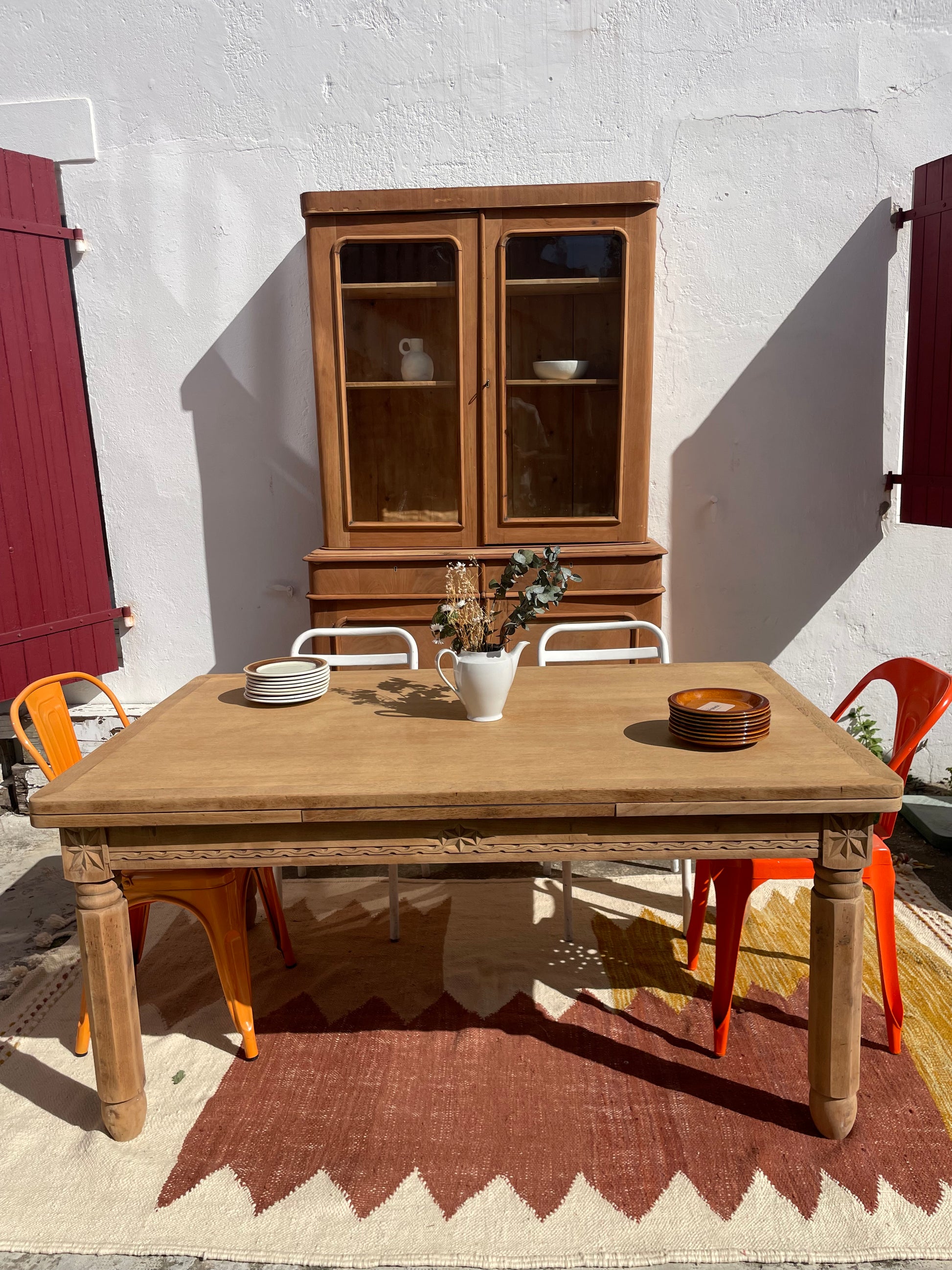 Grande table de ferme ancienne en bois massif – rallonges intégrées – pièce unique