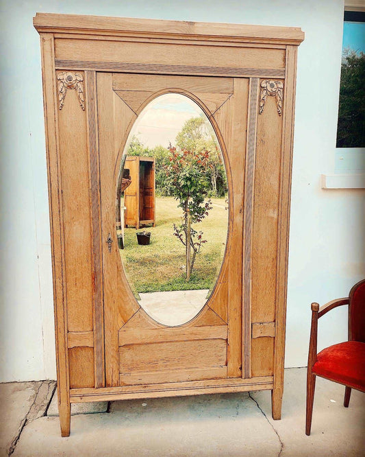 Armoire vintage art déco en bois brut et miroir