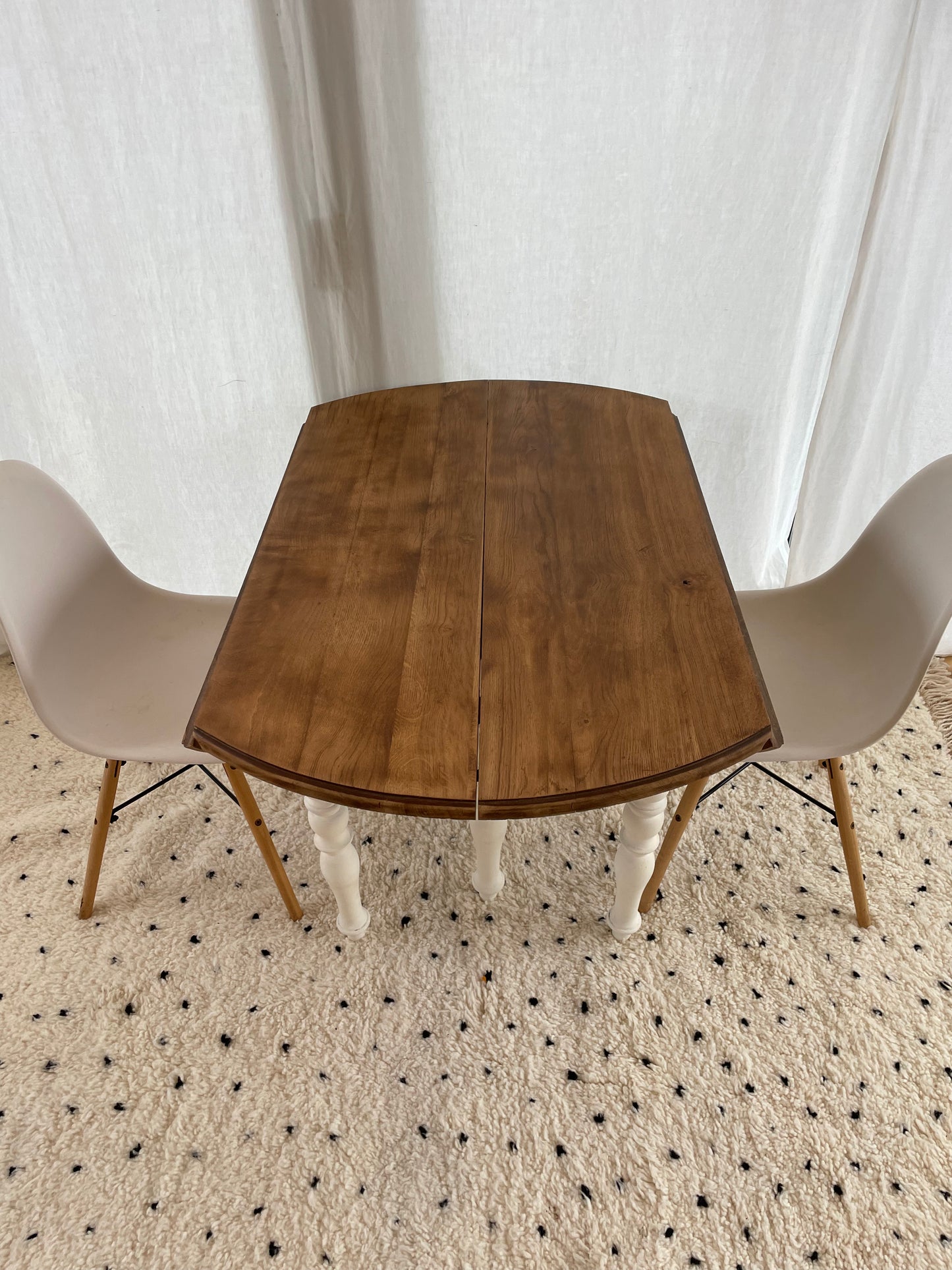Table ronde extensible en bois brut « boho »